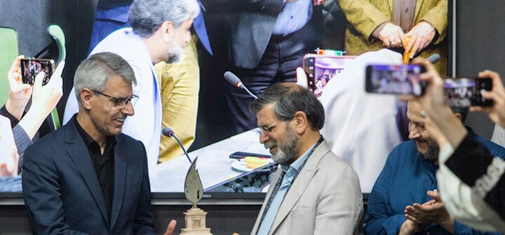 اهدا نشان ادبی به سخنگوی امور خارجه